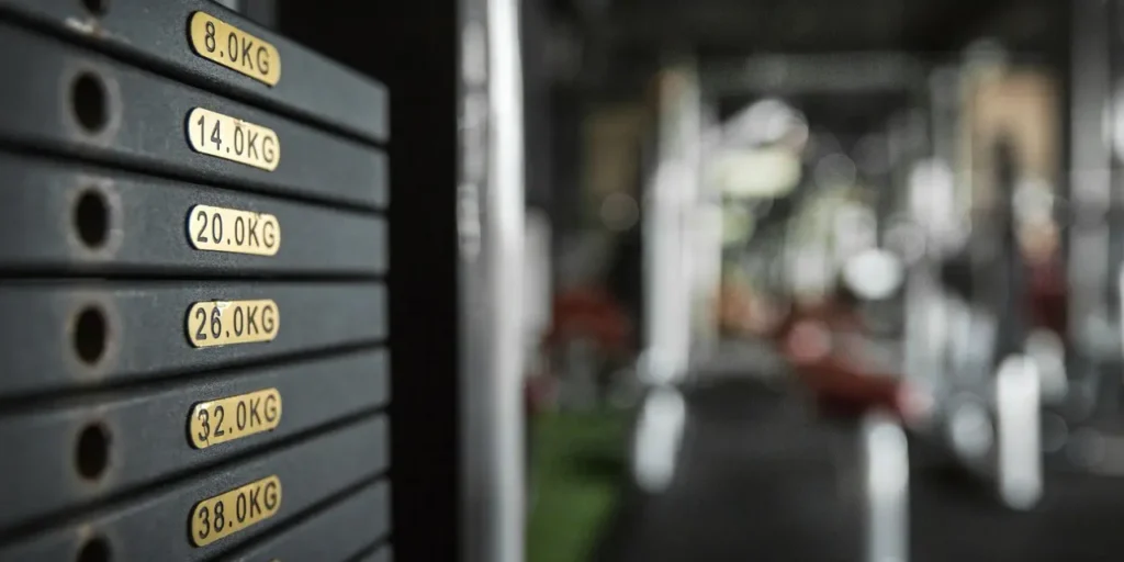 Cómo ganar músculo y perder grasa a la vez — recomposición corporal