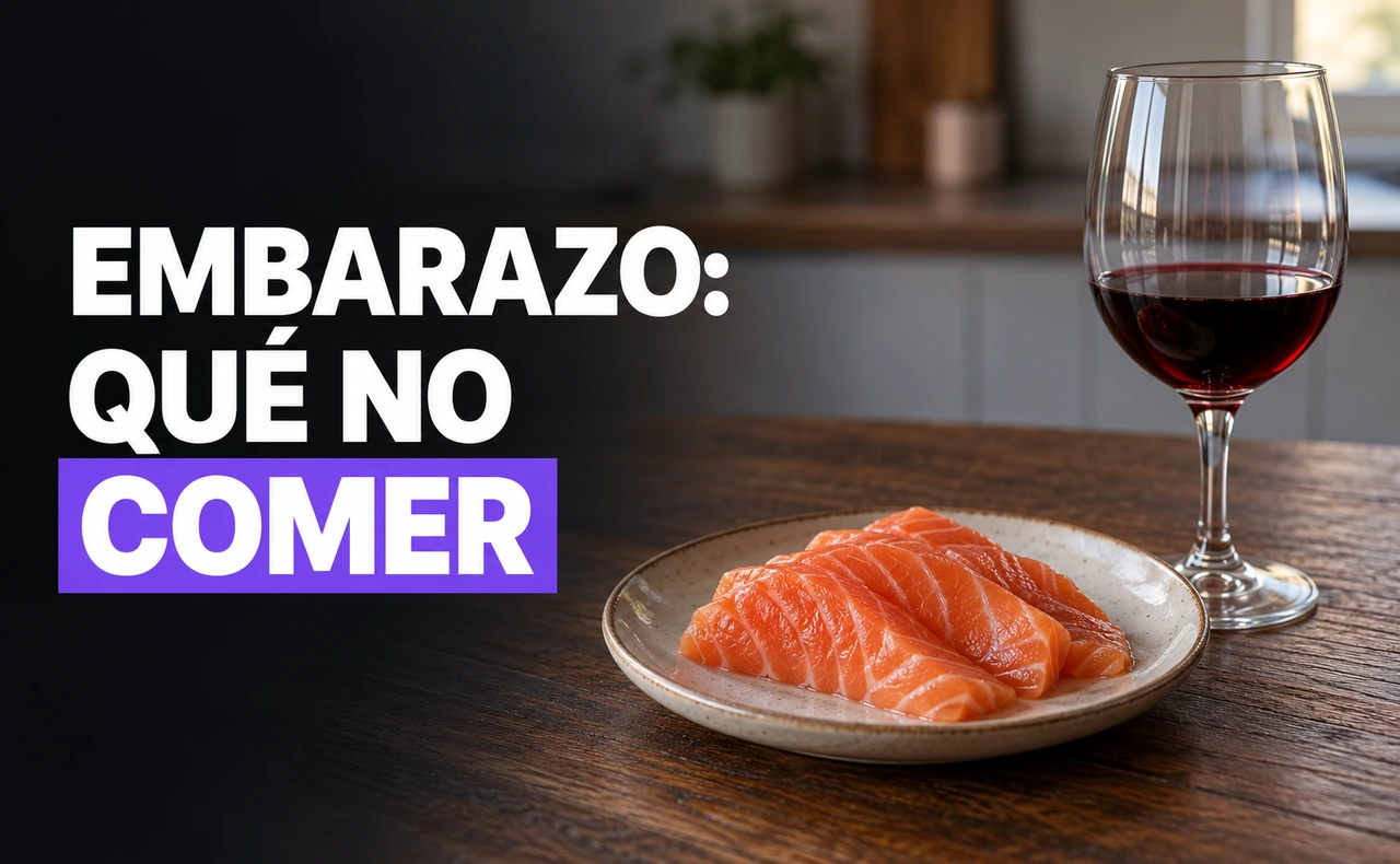 Plato con láminas de salmón crudo y una copa de vino sobre una encimera, junto al titular «Embarazo: qué no comer».