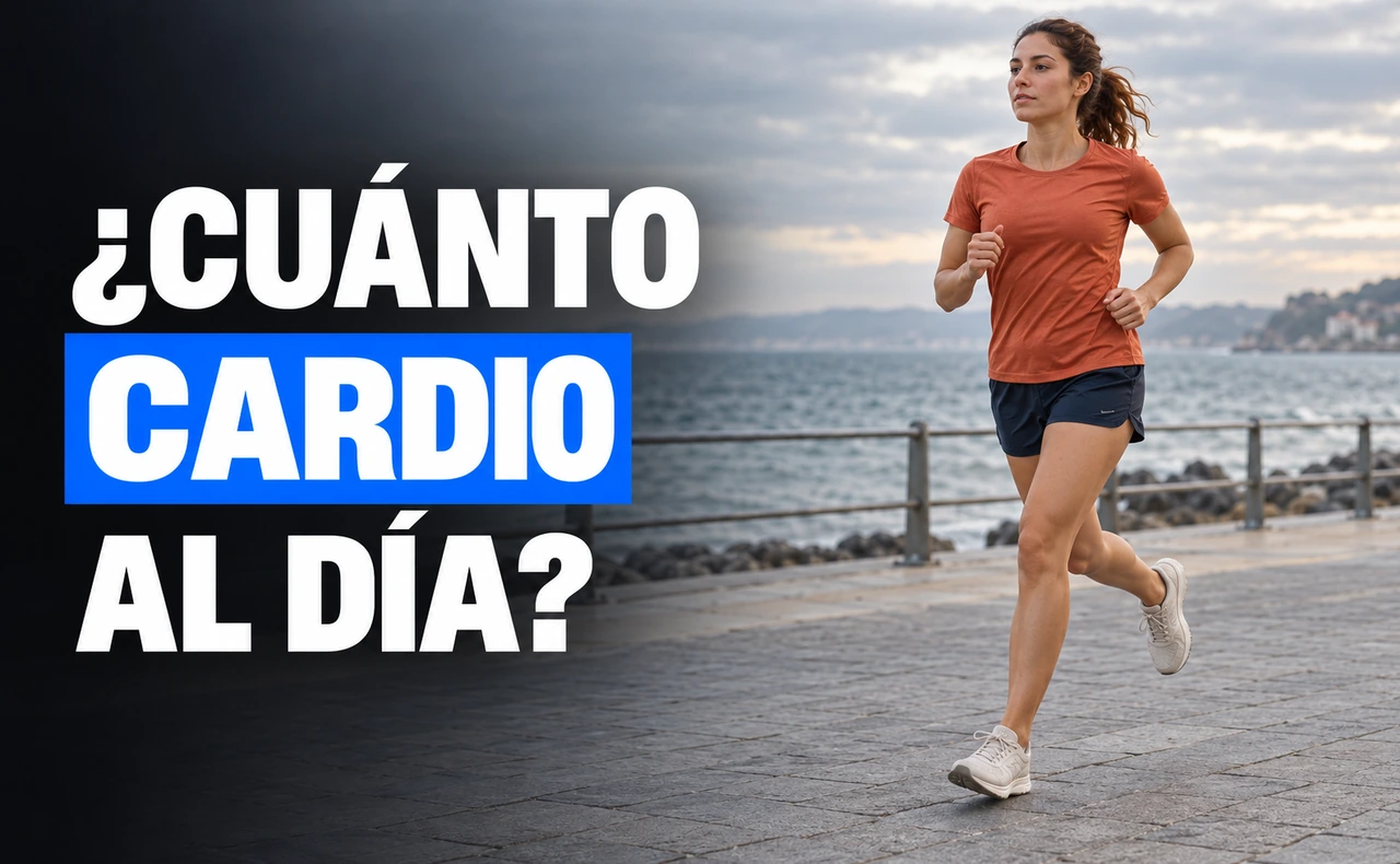 Deportista joven corriendo a ritmo suave en un paseo marítimo, junto al titular «¿Cuánto cardio al día?».