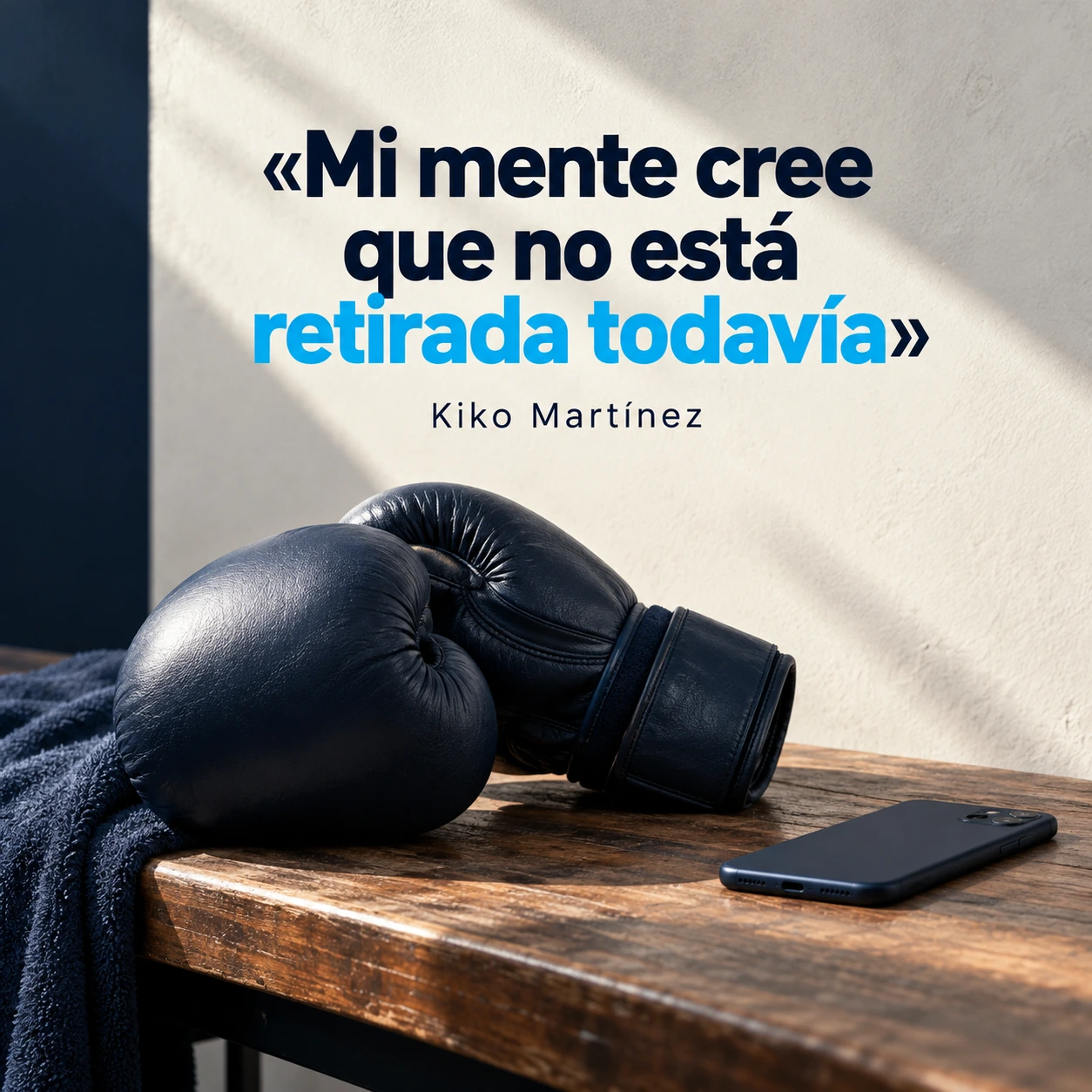 Guantes de boxeo y un teléfono boca abajo junto a la reflexión de Kiko Martínez sobre su identidad deportiva tras la retirada.